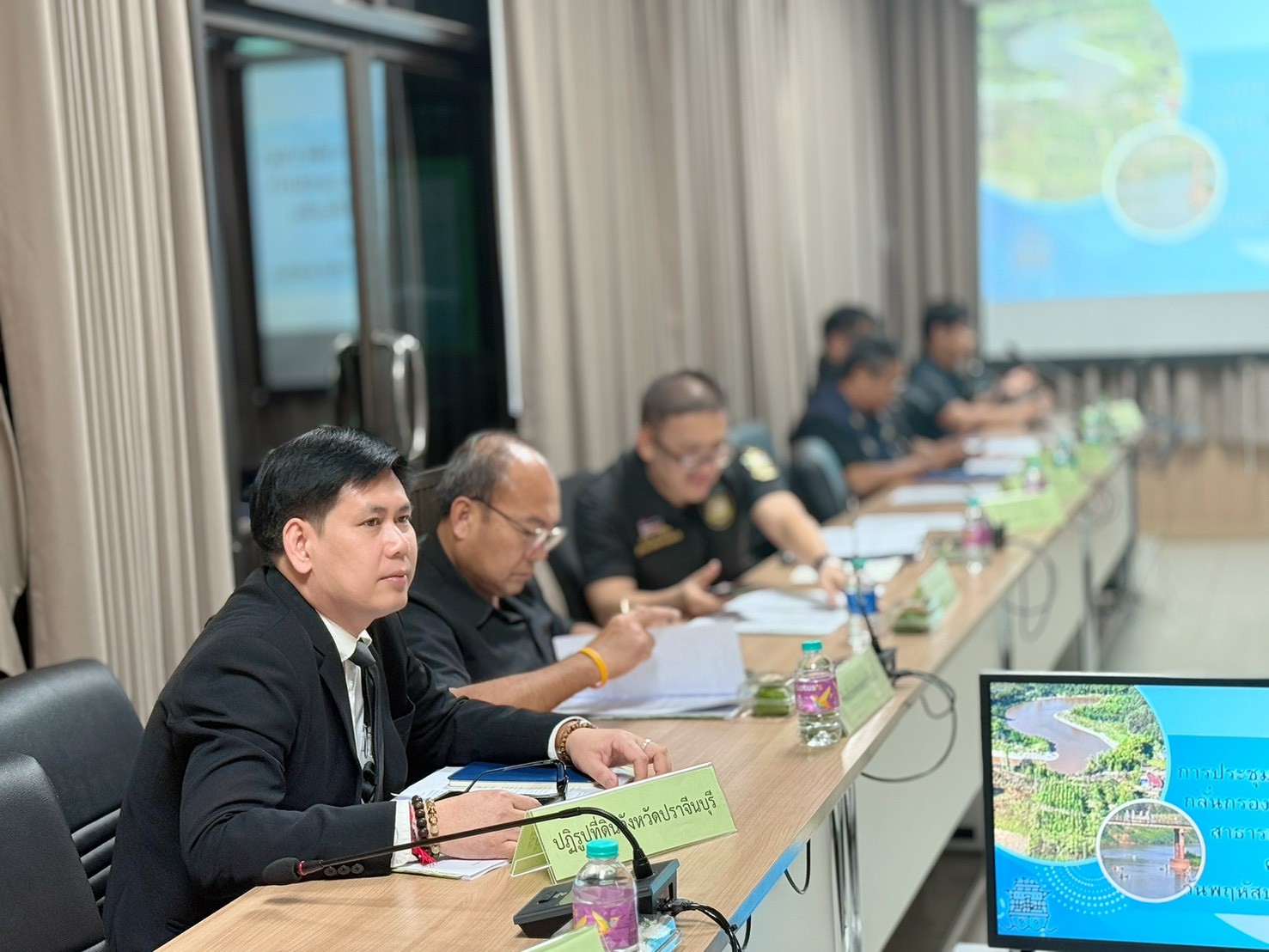 title - วันพฤหัสบดีที่ 18 ธันวาคม 2568 เวลา 10.30 น. นายวิทูล ประดิษฐบุญ ปฏิรูปที่ดินจังหวัดปราจีนบุรี เข้าร่วมการประชุม คณะกรรมการพิจารณากลั่นกรองการขอขุดลอกแหล่งน้ำสาธารณประโยชน์ที่ตื้นเขิน